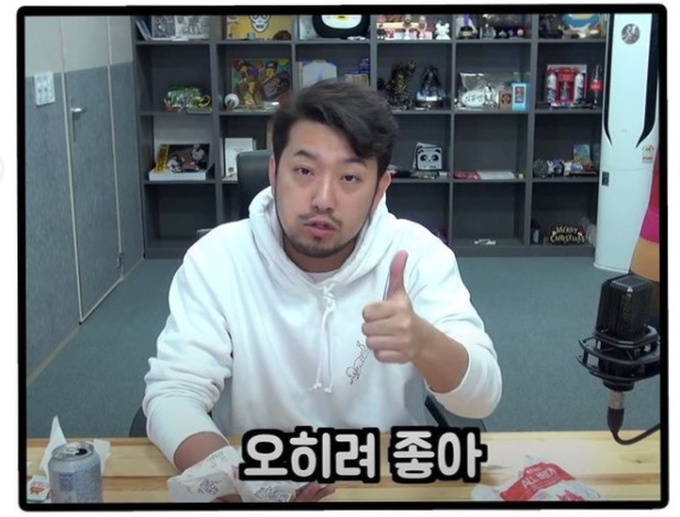 돈트 tweet media