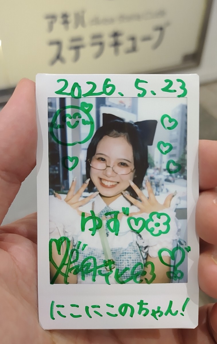 秋葉原で推し活わず。 先日対バンライブの新規特典で写メとチェキだけ