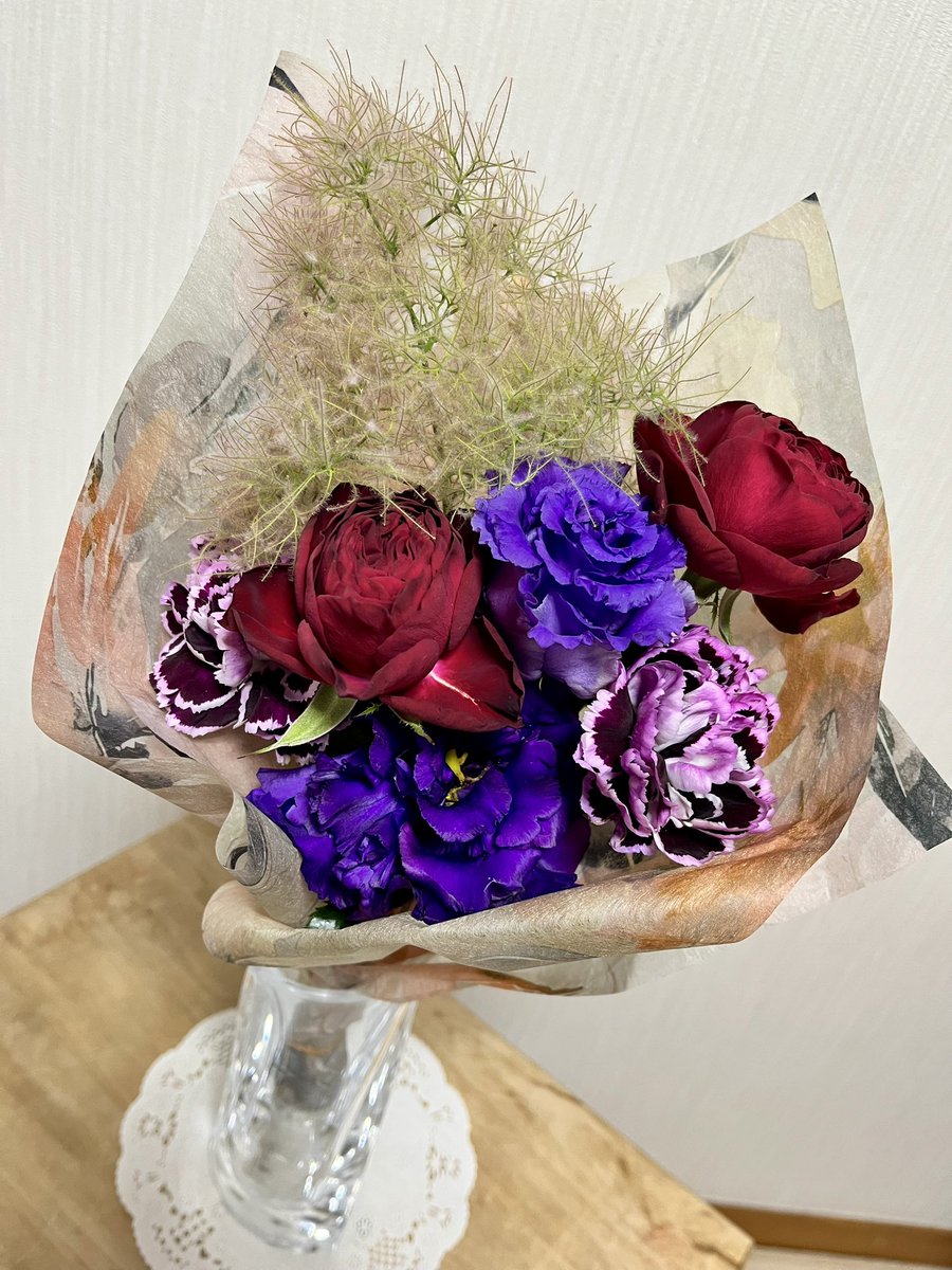 hakotaaaan's tweet photo. 今週のお花💐
こんなに素敵な花束をパパッと作れる才能に尊敬🥹✨ https://t.co/wWG5OEKaa4