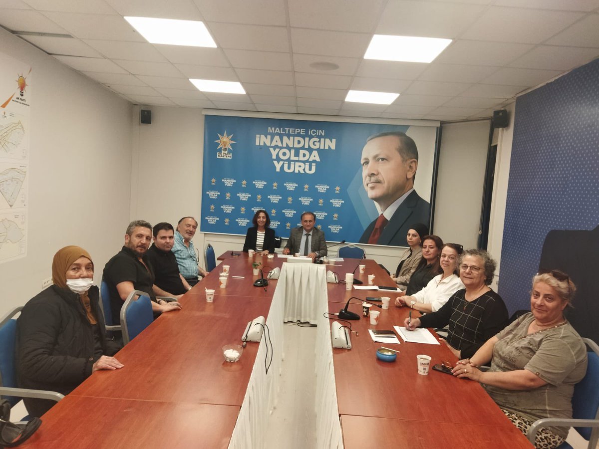 AkFeyzullah's tweet photo. Feyzullah Mahallesi teşkilatı olarak haftalık olağan mahalle toplantımızı, gözetmenimiz Mürvet Tanrıverdi’nin katılımlarıyla gerçekleştirdik.

Birlik ve beraberlik içerisinde mahallemiz için çalışmalarımıza kararlılıkla devam ediyoruz.

@Behadir 
@maltepeakparti https://t.co/mlsrMvVQA8