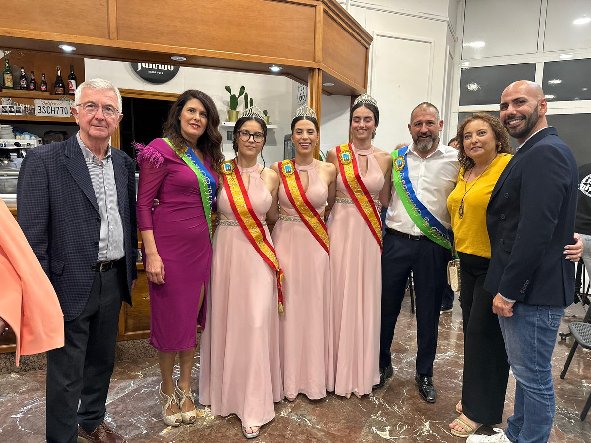 psoe_ct's tweet photo. 💐 @andreu_isa y @PenchoSSuarez asistieron ayer al Pregón y Actos de Coronación de las XXXVIII Fiestas de Primavera de Pozo Estrecho.

El Pregón fue a cargo de nuestro querido @javierlorent3. 

¡Enhorabuena! https://t.co/xA7rxaw8Ip