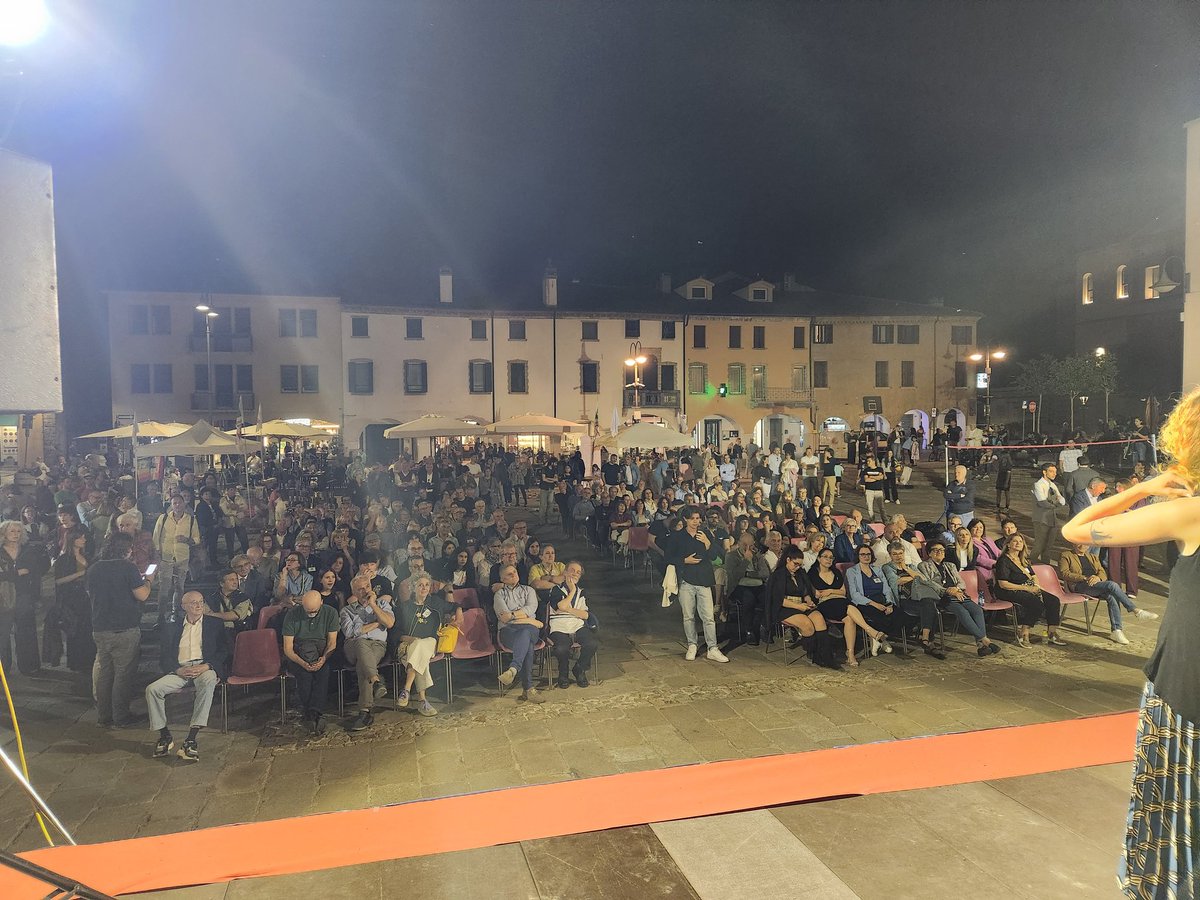 fmiazzi's tweet photo. https://t.co/y3n6N4KEcb

😉 Un bel colpo d'occhio in piazza Mazzini... tante/I per la serata di chiusura della campagna elettorale del candidato Sindaco Franco Ennio 

Tanti contributi tra cui quello della nostra Lista "Insieme per Monselice" 💢

➡️ Si vota il 24 e 25/5 https://t.co/u7P679tPbV