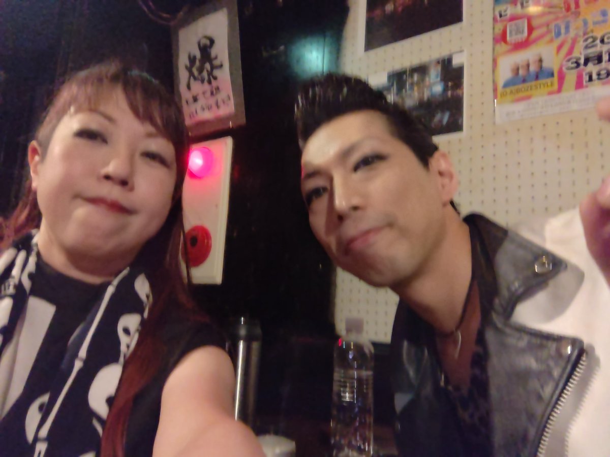 maiketsbilly's tweet photo. 5/23(土) 代々木Barbaraにてライブです！
マイケッツは18：25〜💪

THE TELEGRAMS のロン君と開場待ち😊
ロン君は17：00からなのよ〜。 https://t.co/BIyjHzgf4u