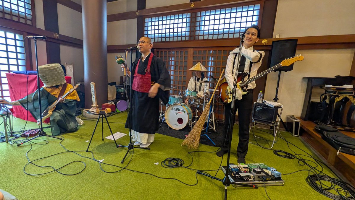 かみじょう tweet media