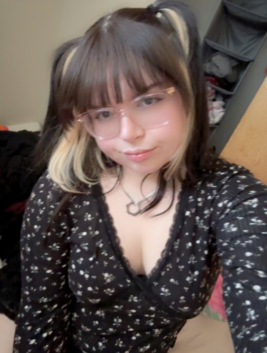 𝜗𝜚kitty ≽^•⩊•^≼ tweet media