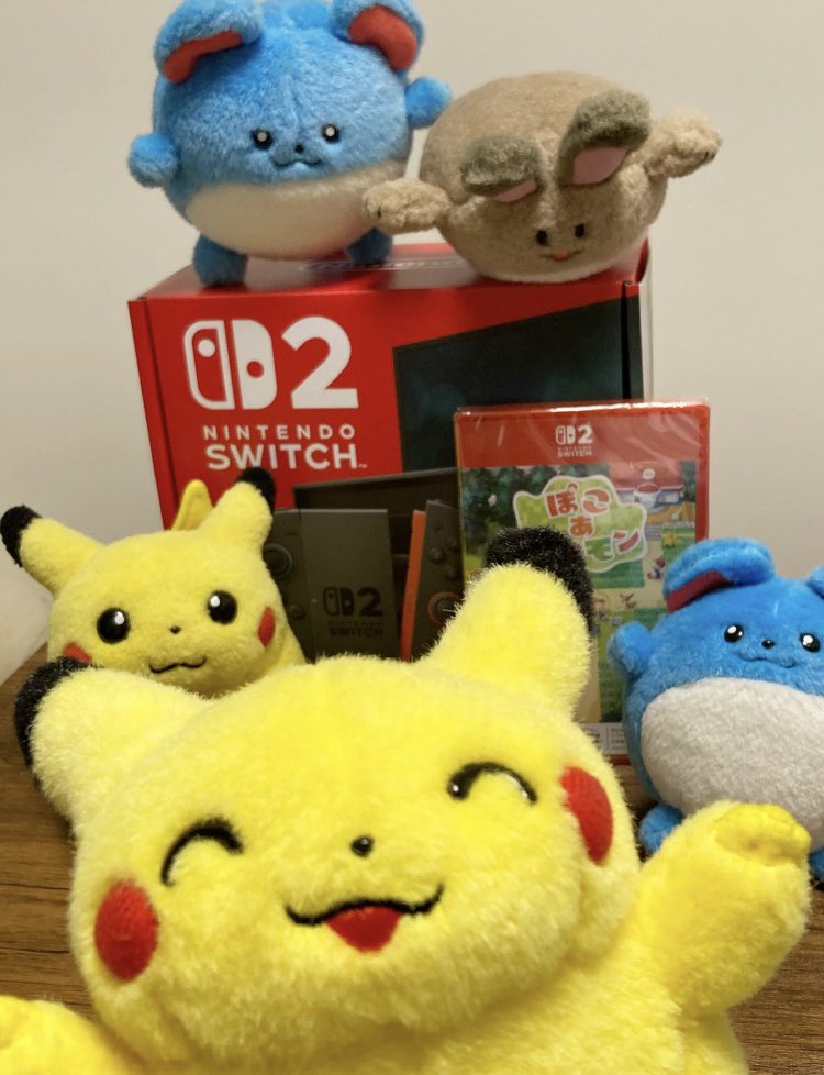 tunaya_'s tweet photo. 出遅れたけどSwitch2無事に買えた‼️
値上げ前ギリギリセーフ‼️

後ろでセーフ⊂(  ･ω･ )⊃してる2匹😂 https://t.co/NFOW0wwjSZ