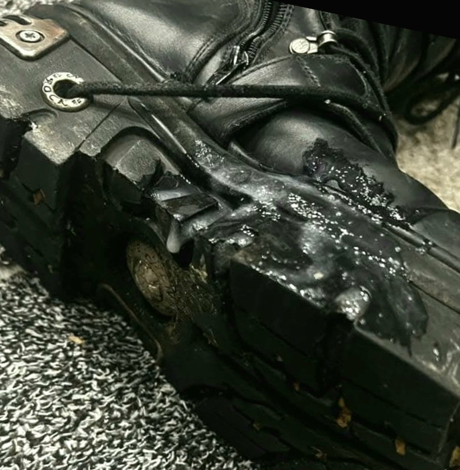 AlcaldeBoots's tweet photo. How to properly feed new rock boots https://t.co/MfttUIr3YN