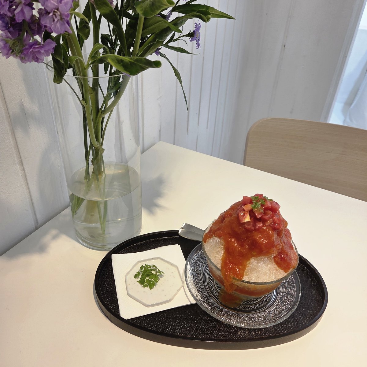 weewbe's tweet photo. 짭짤이 토마토 빙수
얼음이 굵게 갈려서 기대하지 않았는데 식감이 어울렸다
다 먹고나서 뒷맛이 깔끔해서 조앗음 https://t.co/rmbwFozKfx