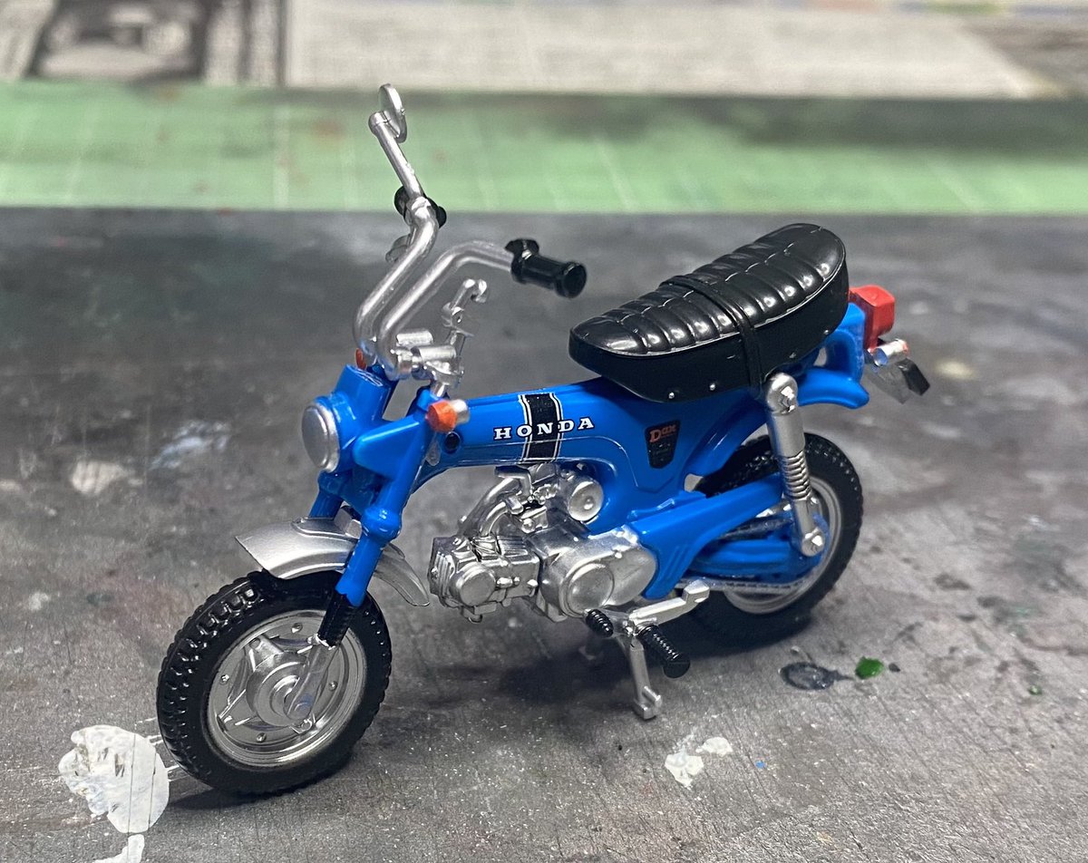 hirolo6708's tweet photo. ガチャガチャのバイク。
1/24 HONDA DAX
#PLATS
#DAX50 https://t.co/ed686BTu4S