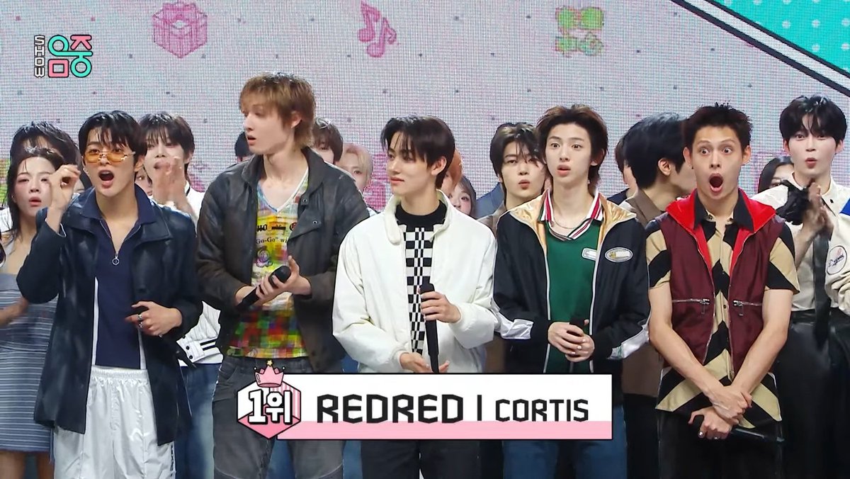 eomcoertis's tweet photo. LOOK AT THEIR REACTION WHEN THEY WON OMG 😭😭😭 they didnt expect it too because the gap is really close 😭 IM SO HAPPY OMG 

#CORTIS #코르티스 https://t.co/r1mHX5XihW
