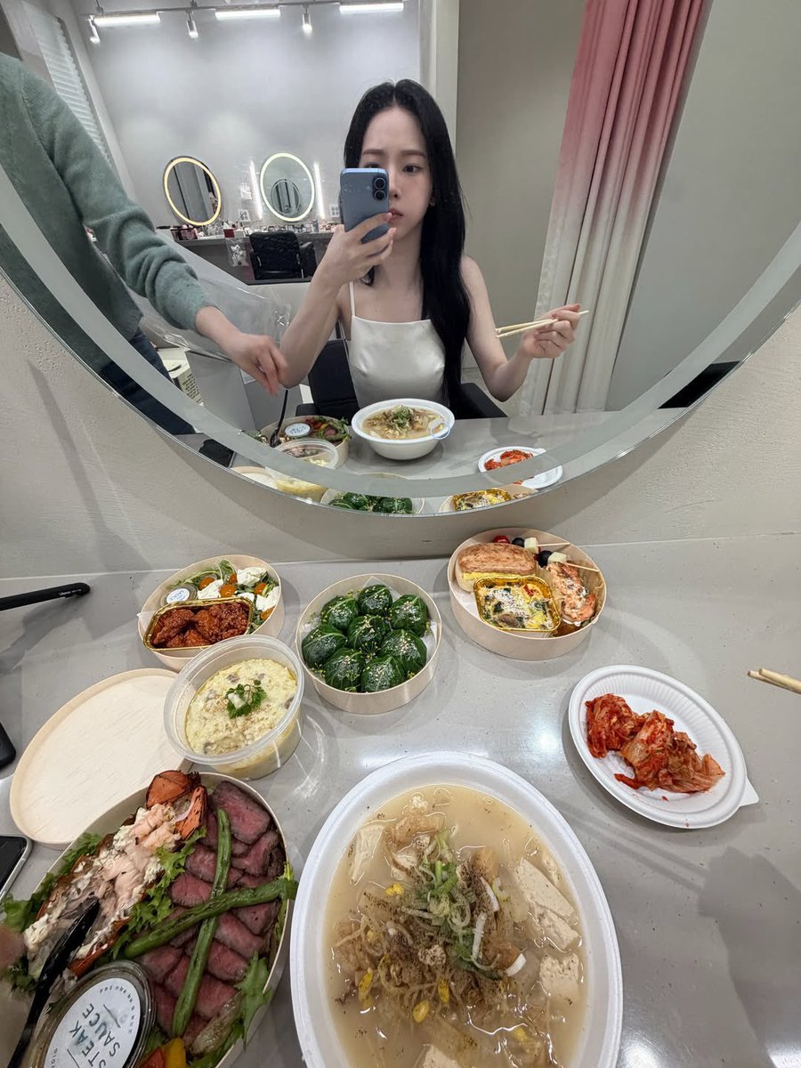 airibluu tweet media