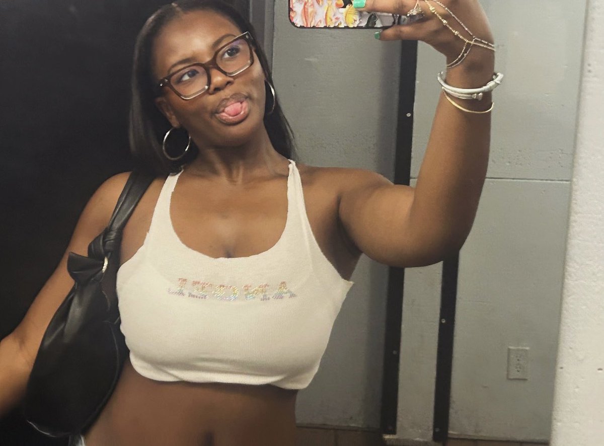 Lucy Findom tweet media