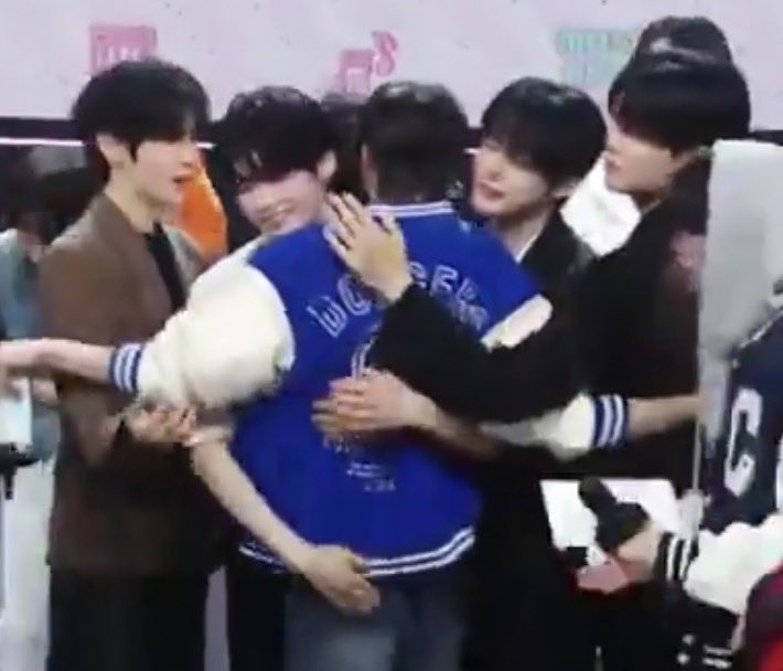 nyunyu_z's tweet photo. 한번 가족은 평생 가족이야…………ㅠㅠㅡㅠㅠ https://t.co/pIVMdDSIjX