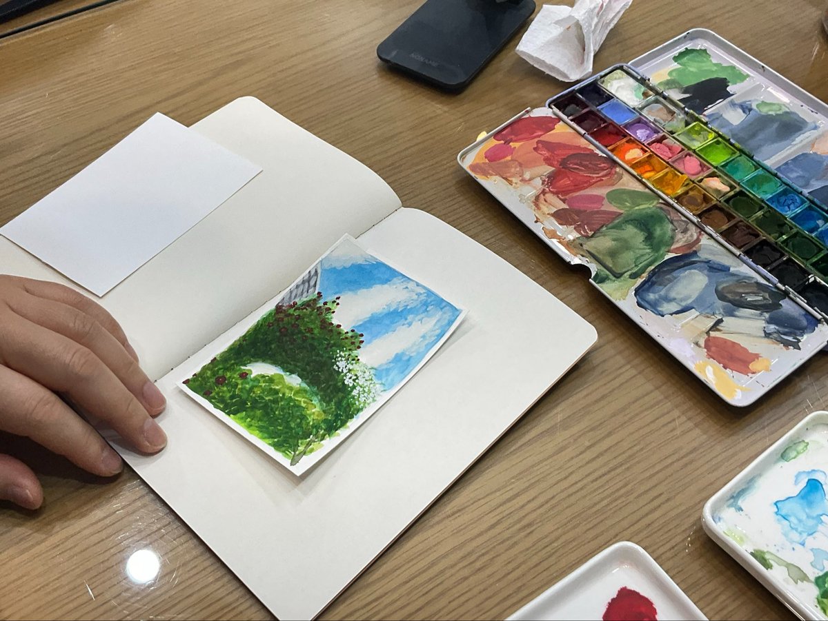 solhwasil's tweet photo. 연필, 수채물감, 과슈, 수성 색연필, 오일파스텔 등 다양한 재료로 풍경을 그렸어요. https://t.co/NipRpkdLtf