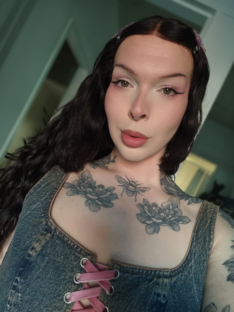 dumbkute's tweet photo. Mother was giving high estrogen at the club https://t.co/qov8h2ds3p