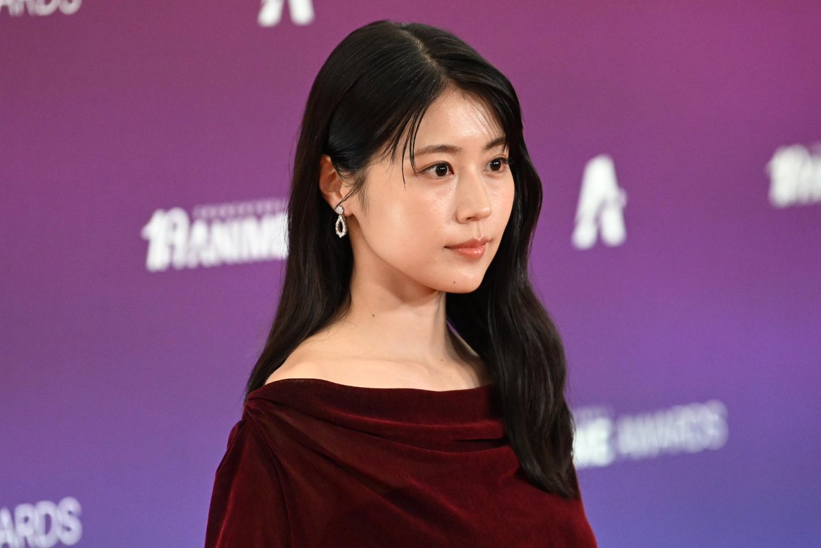 yuri tweet media