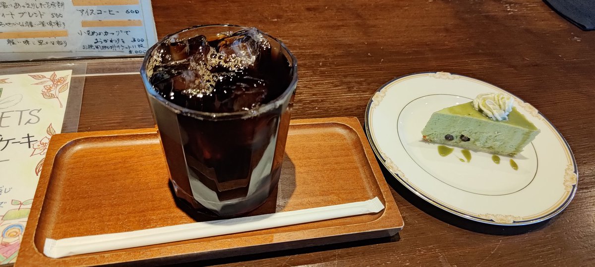 mochidamaskt's tweet photo. 珈琲こもろのアイスブレンドと5月限定抹茶レアチーズケーキ https://t.co/2vljJc2gti