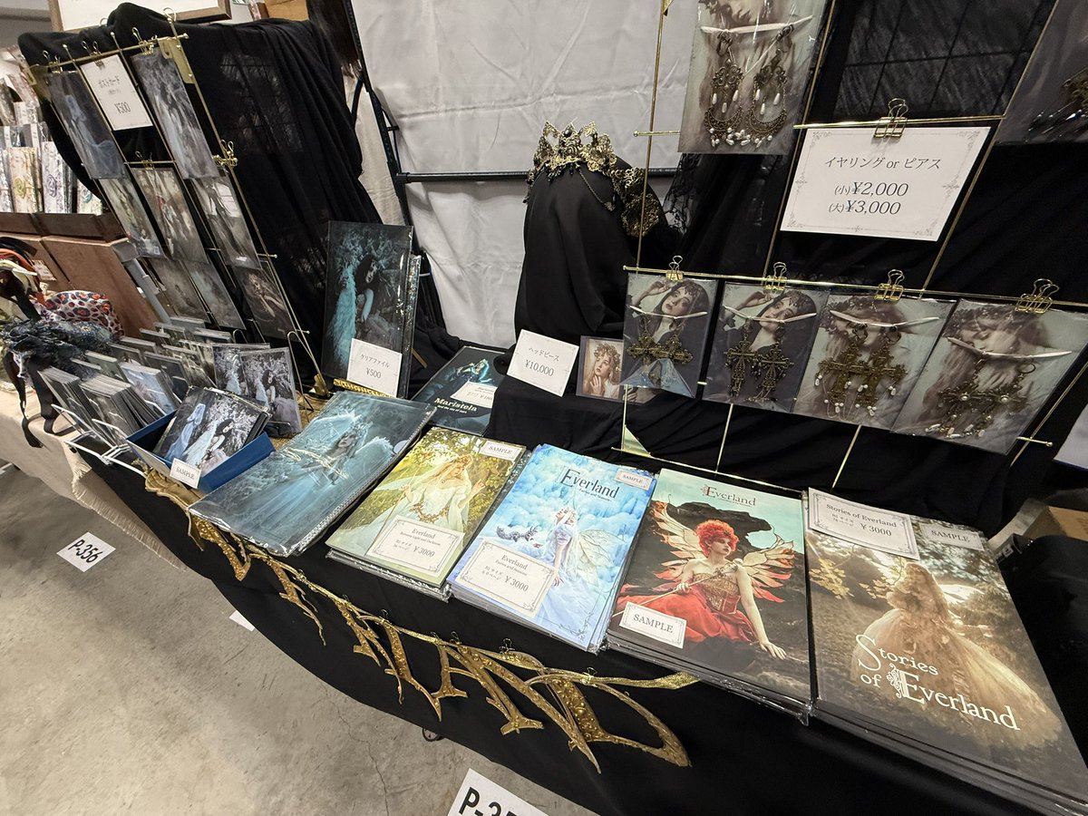 ari_amaru's tweet photo. デザフェス1日目❤︎
ブースでお待ちしております！

#デザフェス63 https://t.co/QeVXfqPoT8
