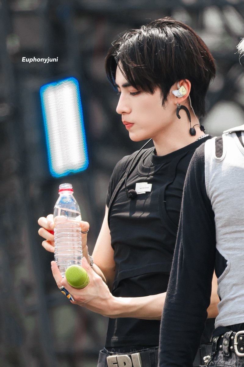 Euphonyjuni's tweet photo. 260523 WEIBO BIG EYE MUSIC FESTIVAL

Long time no see😉

#WayV #威神V
#XIAOJUN #肖俊 #샤오쥔 #シャオジュン https://t.co/lIZBsOiiBo