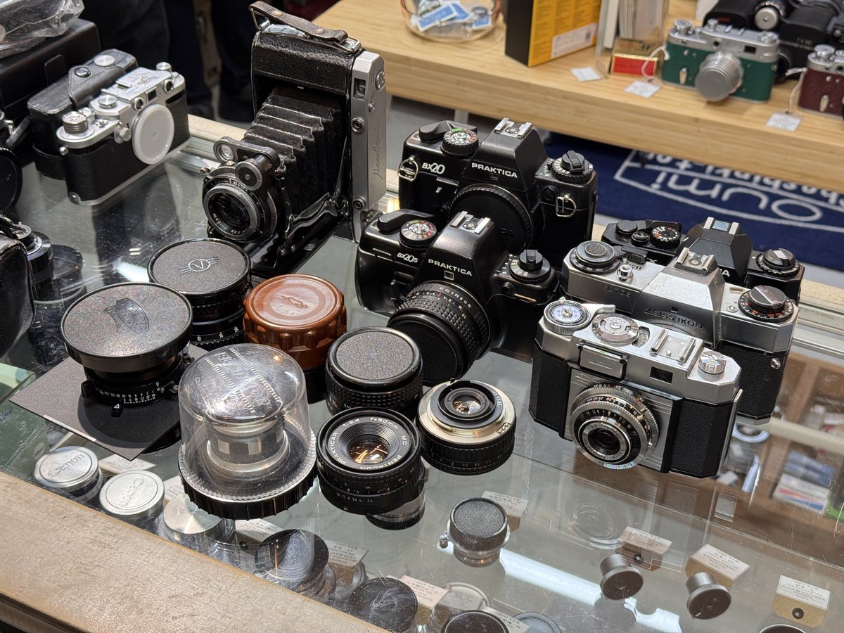 プラクチカのカメラやレンズがまたまた買取で入ってきました。 販売