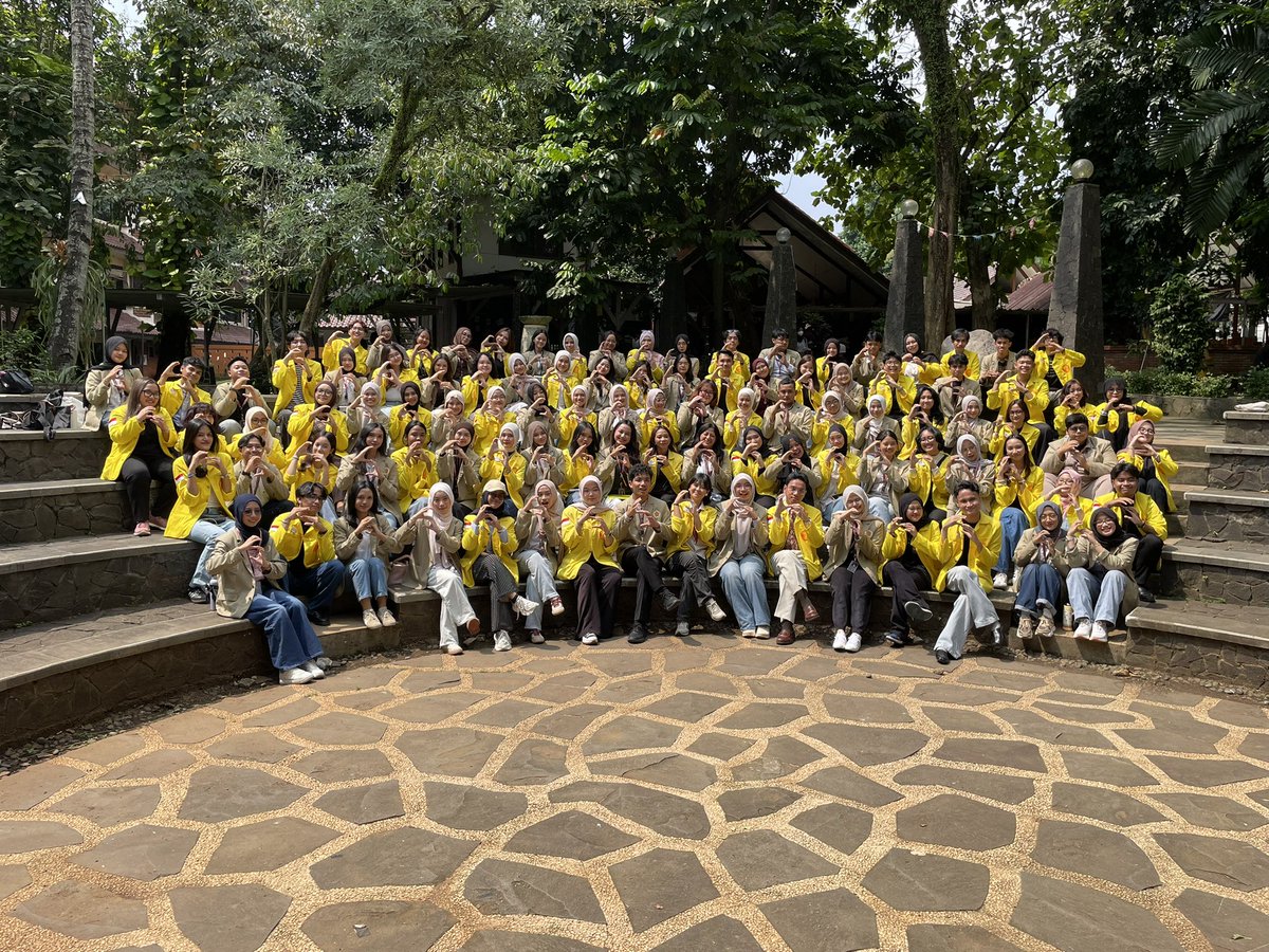 HMSosioUI's tweet photo. YEZZZZZS stuban banding HMS UI X KMS UGM 🥵😱 rate keseruan! https://t.co/gSuaaYUfmX