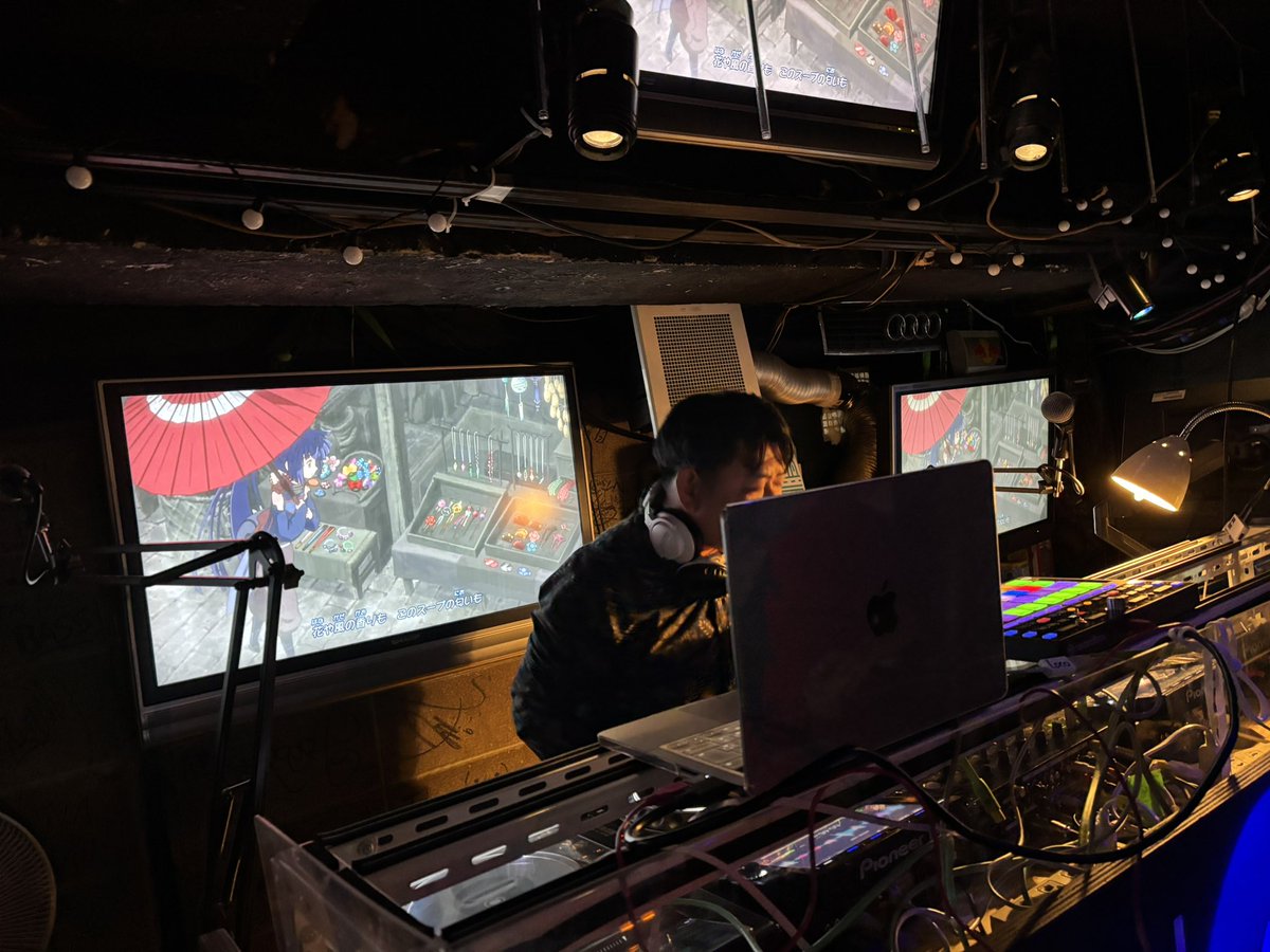 oezo_onsen's tweet photo. NEXT DJ

ゲストDJ「南小へび」

たくさんのご来場、ホントにありがとうございます🙏‼️

#えぞせん はまだまだ半分折り返したところです！
3周年、最高に楽しんでいきましょう！ https://t.co/2Ow9OOxqOv