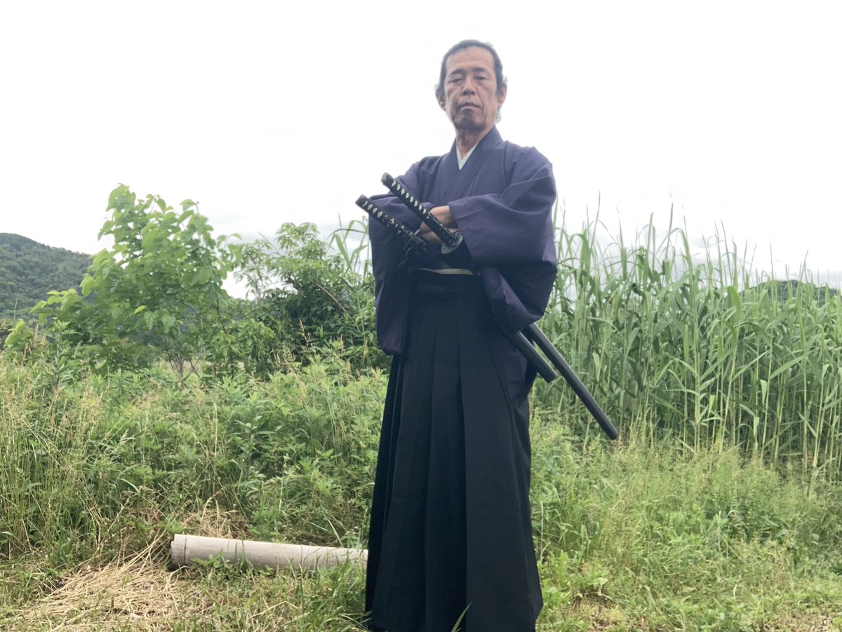 shimasagenta's tweet photo. 本日、拙者は江州(滋賀)の
時代劇ロケ地・近江八幡へ
出没して参った！

多くの御仁からカメラに
納めて頂き誠に
有り難(がた)い限りでござる🙏

拙者の姿で近江八幡観光の
良き思い出になって頂けたら
幸いにて候(そうろう)😆

#近江八幡観光 #水郷めぐり #八幡堀めぐり #八幡堀 #侍 #サムライ https://t.co/8STFr072Ja