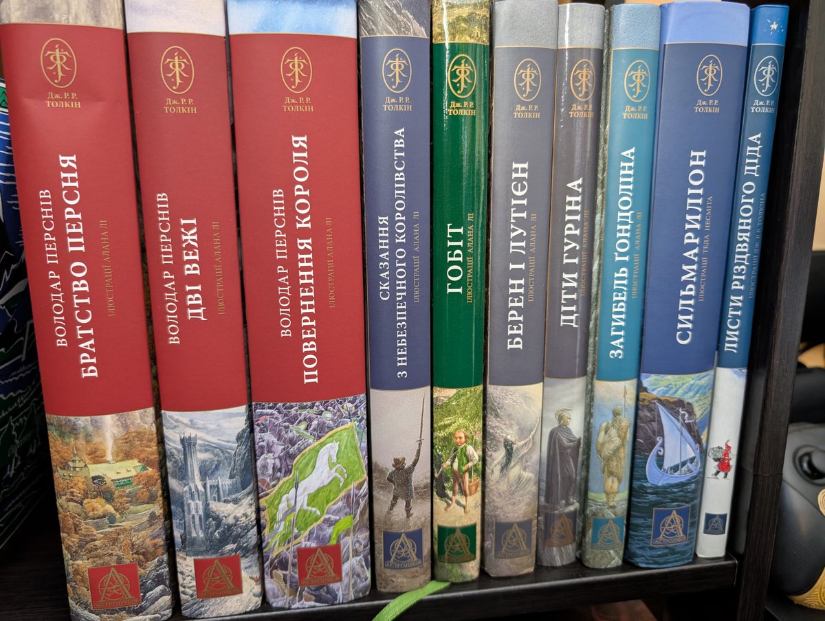droidenk0's tweet photo. Величезна подяка @astrolabebooks 
PS на поличці залишилося місце для Unfinished tales https://t.co/xuEER7doVE
