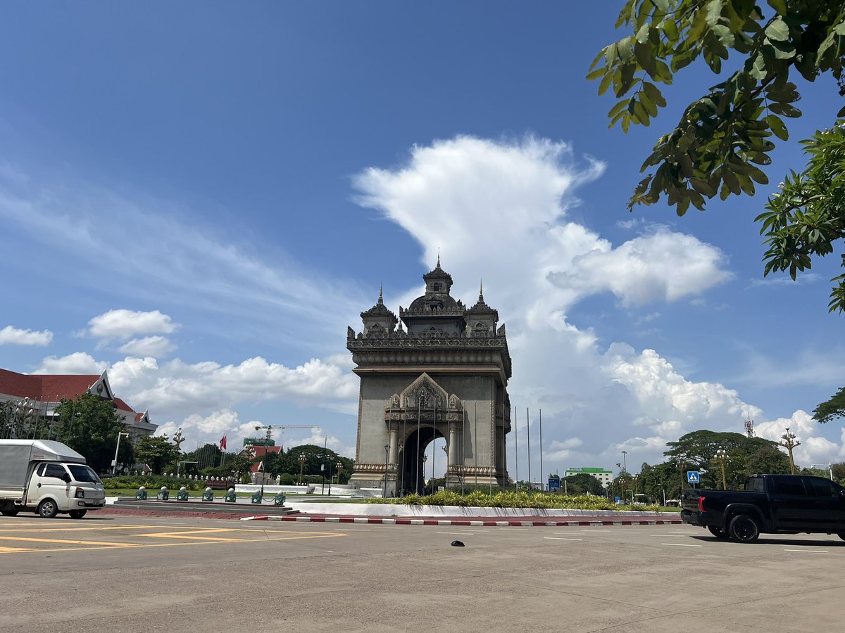 Benderama1984's tweet photo. 老挝 万象 凯旋门 
Patuxay, Vientiane Capital,Laos https://t.co/lxXI4Nx1FC