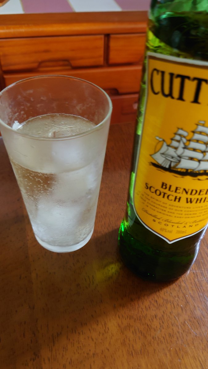 bdsw666's tweet photo. お疲れ様です🌦️

久しぶりのハイボール写真
カティサークのハイボール🥃

風呂上がりの寝る前は
エアコン扇風機ないと無理ですね
🫠🫠🫠

🍻🥂🍻🥂です https://t.co/pHcQnoEAmh