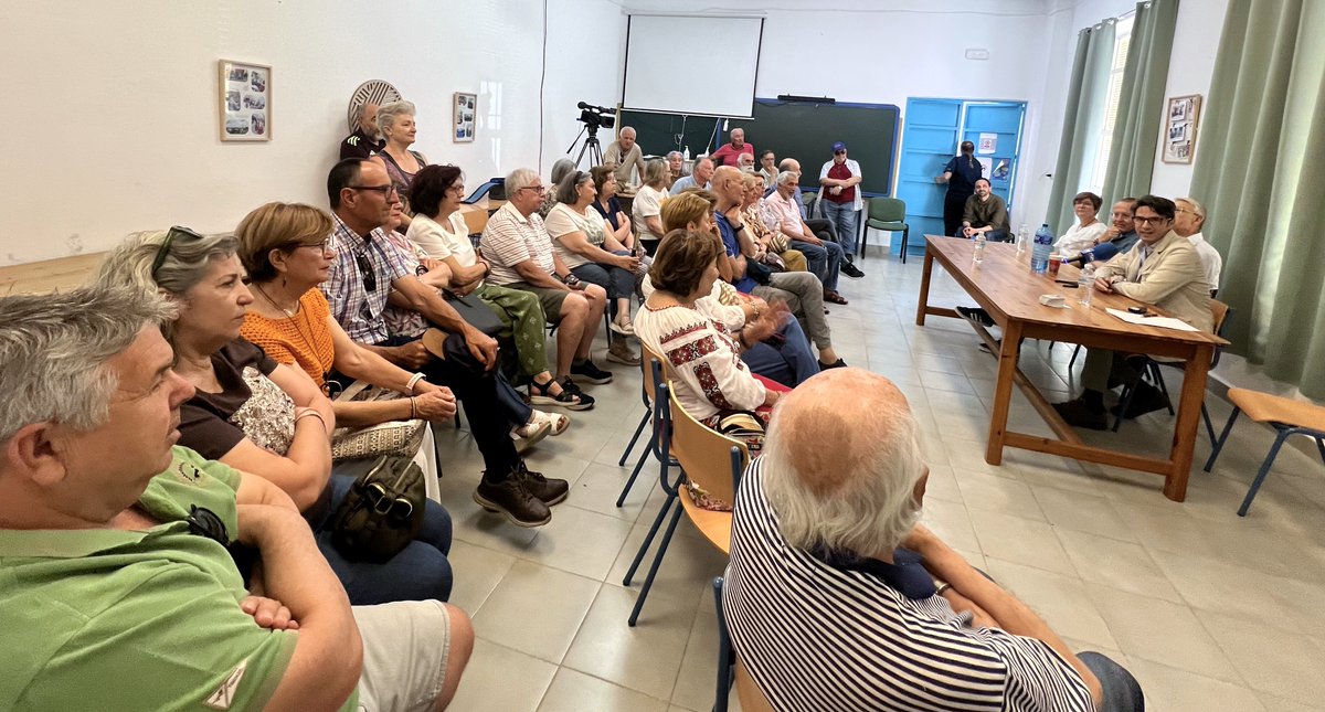 DrPerezBernal's tweet photo. "#Trasplantes: la #Solidaridad como fuente de #Vida" en el #SEP Centro de #Educación de #Adultos #MiguelEspinosaPau de #Chipiona. Gran coloquio con #donantes y #trasplantados. @aytochipiona @diputacioncadiz @A_Trasplantes @RICOMSevilla @ONT_esp @EducaAnd @saludand @manuelmac78 https://t.co/QF04uUZgxq