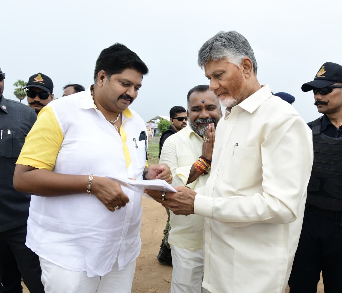AP Official News tweet media