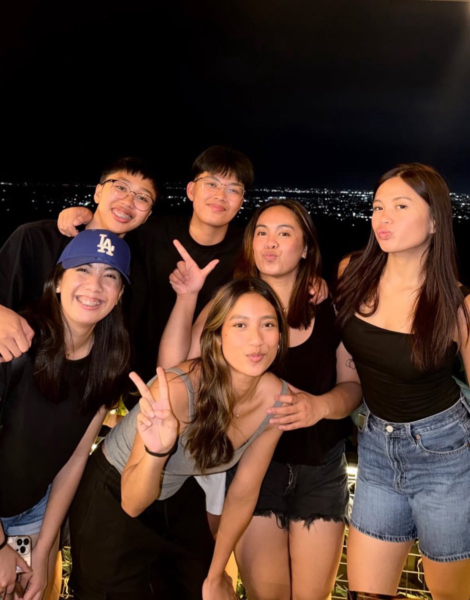 adufalconista's tweet photo. Cuties! 💙 https://t.co/TGtoxkb36y