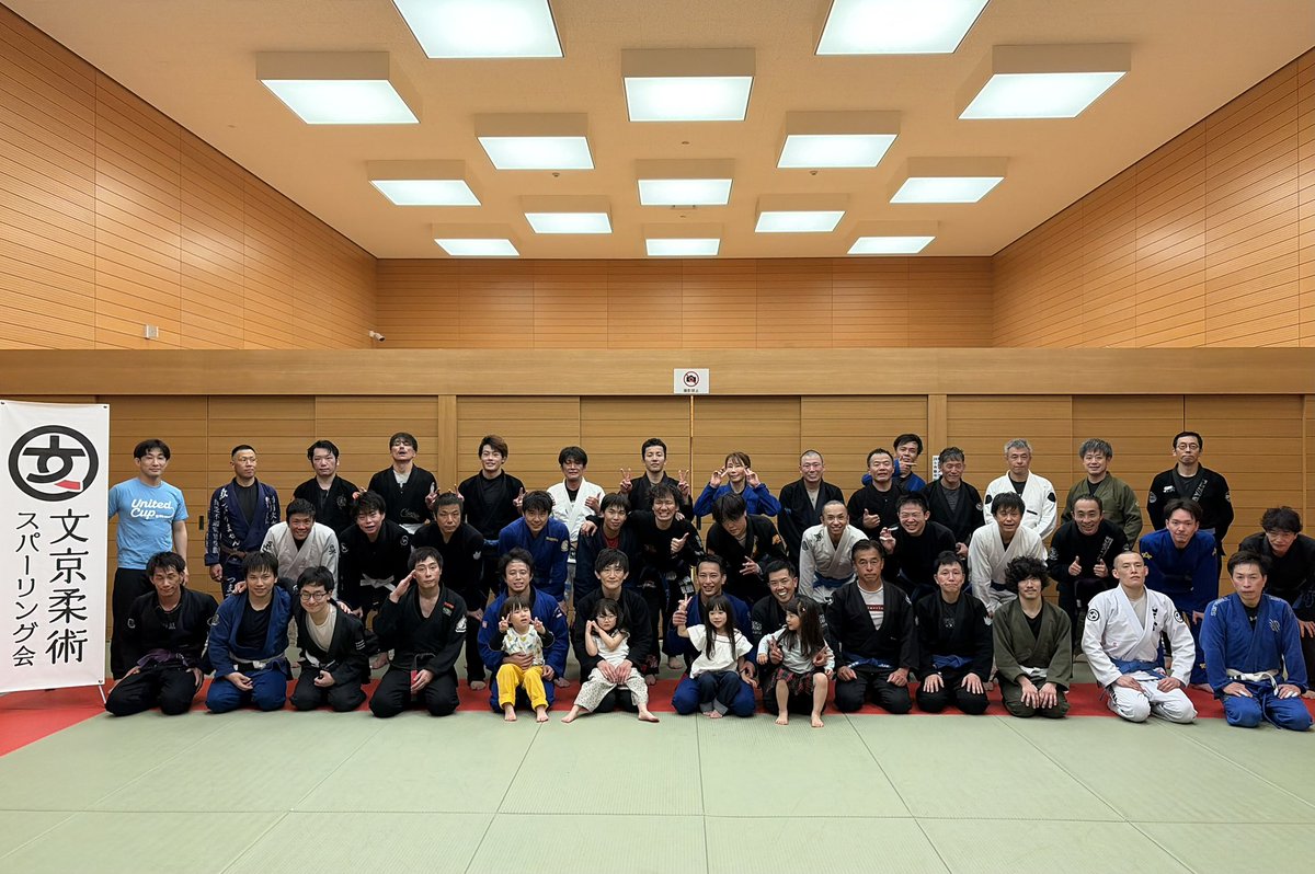 bjjsparring's tweet photo. 本日もありがとうございました！
桑島さんミニセミナーには30名以上が参加され、スパーリングの間は子どもたちの元気な声が響き渡って良い雰囲気でした🧚
今後もお子さん、家族、パートナーの見学推奨していきます！ https://t.co/cFNJeCaW9Q
