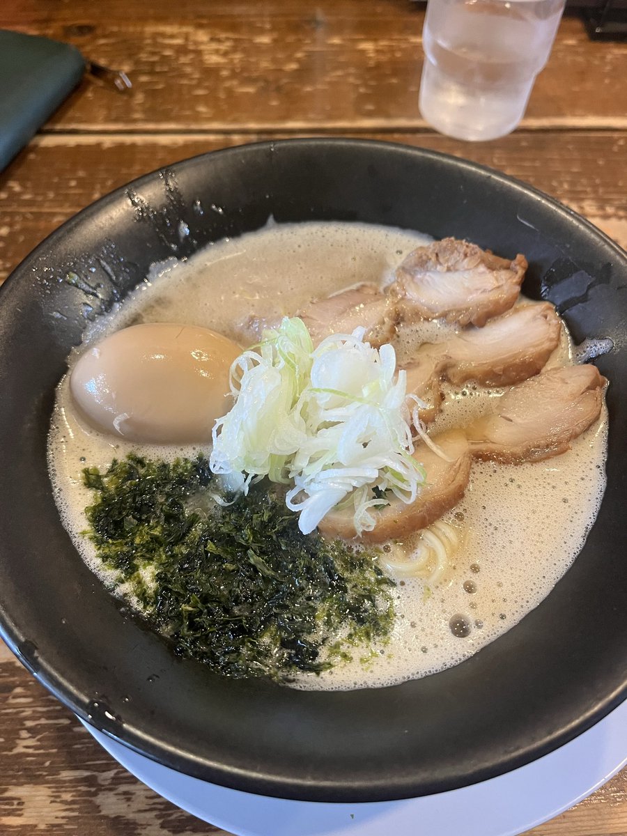 tonoman0229's tweet photo. こないだは燕市の食堂まつやさんにて特製中華を✨

そして今日のお昼は西区のダルマ食堂さんにて鶏こってり味玉トッピングを✨

どれもこれも美味しく心に染みました！！

美味しかったです！ご馳走さまでした🙇‍♂️

小新のダムズさんにてけつの毛までむしられたのはまた別の話🤫 https://t.co/meNaqhYaAg