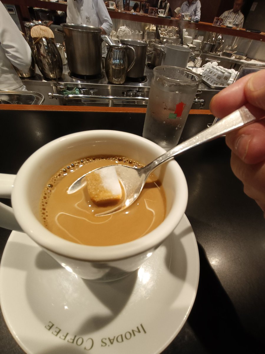 matsuikoji's tweet photo. 一日一碗、三条店楕円卓。
通崎睦美さんのコンサートのあと、たまたま、たちばな教養学校Ukonの河野通和学頭と隣席になり、諸々懇談。これが京都です！
#京都長逗留のすすめ https://t.co/Y2y9loE5Dz