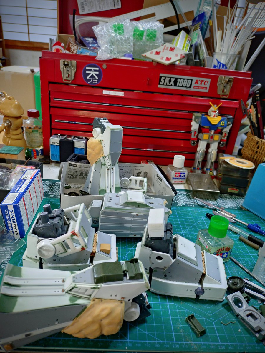 joukoko4's tweet photo. きょーのバッタもんの足。

ガラパゴスのショルダーが

ニーに来たなぞ（−＿ー

よい夜だといいんですが（−＿ー https://t.co/SbUzDFLygQ