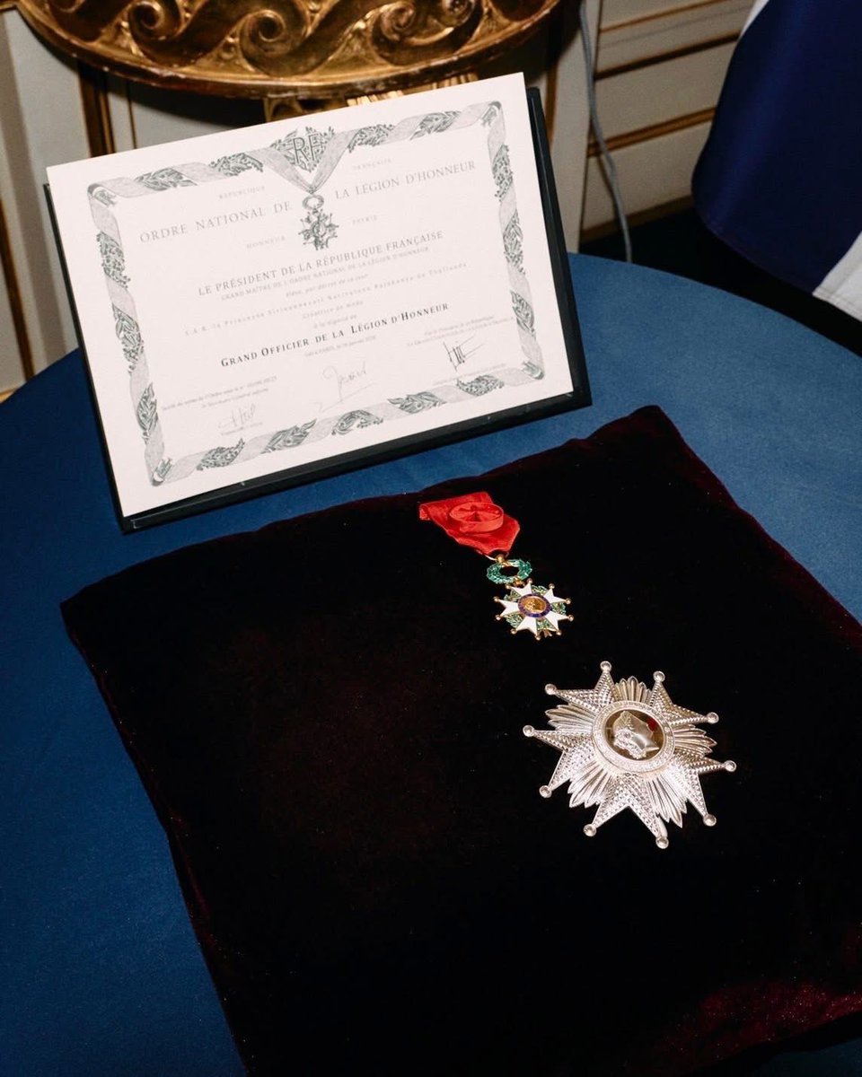 FRenThailande's tweet photo. La France a remis les insignes de Grand Officier de la Légion d’honneur à S.A.R. la Princesse Sirivannavari à Paris, saluant ses contributions exceptionnelles aux arts, à la mode et au design. 🇫🇷🇹🇭🎖️ https://t.co/cexxBf6Nhb