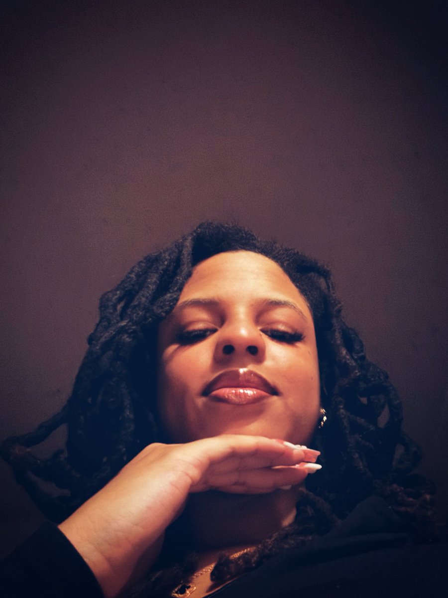 Divyne 🖤 tweet media