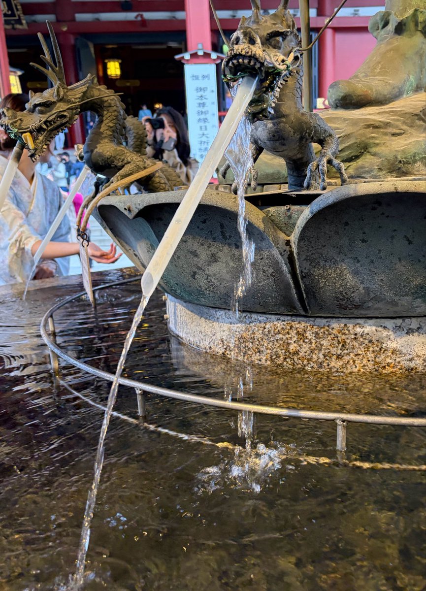 247_m_'s tweet photo. 浅草でサーティワン食べ歩きしてたら手がベタついてしまってどうしようかなーと思ってたところに救いが
仏はんサンキュー https://t.co/7UgGwQWTBG