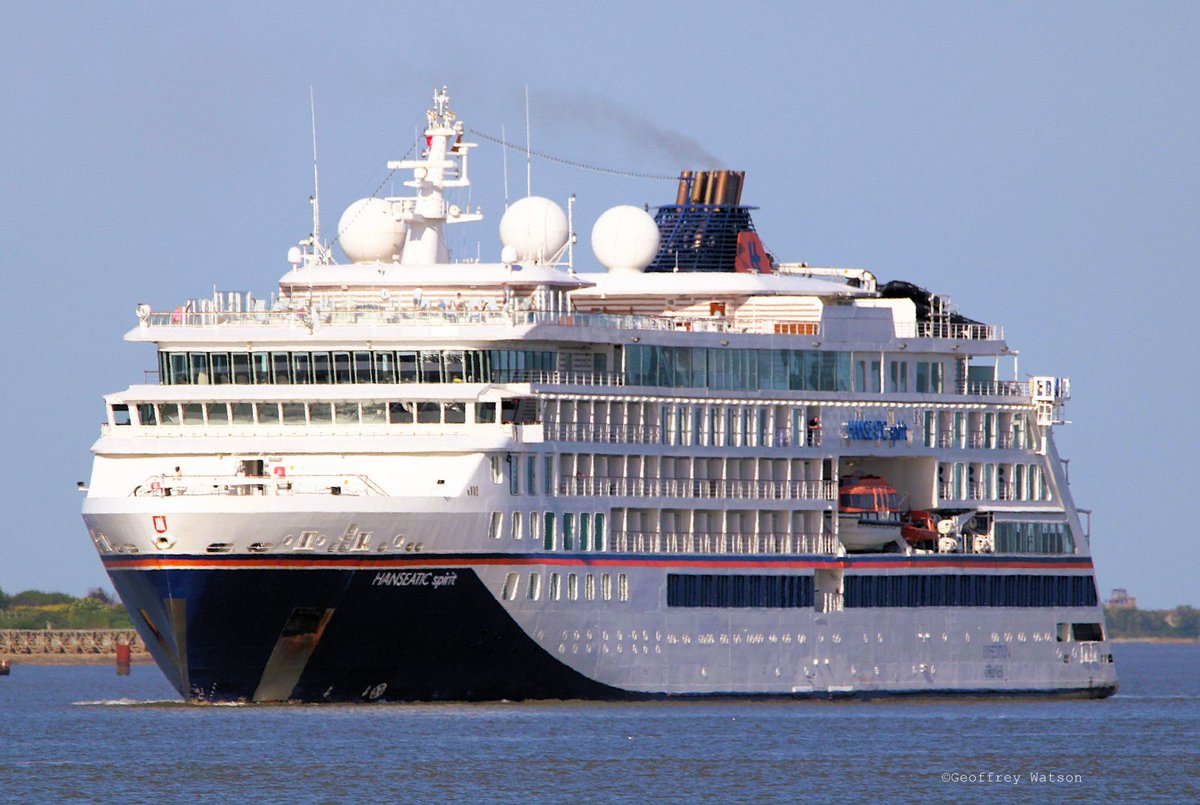 GeoffreyWatson2's tweet photo. Hanseatic Spirit inbound for London 22/5.
Built Norway 2021
15,651GT
IMO 9857640.
#tui #germany #malta #norway #cruise #london #marinephotographer #thames #passengers #maritime #portoflondon #hanseaticspirit #pilotage #gravesend https://t.co/eMPc6Kw3EC