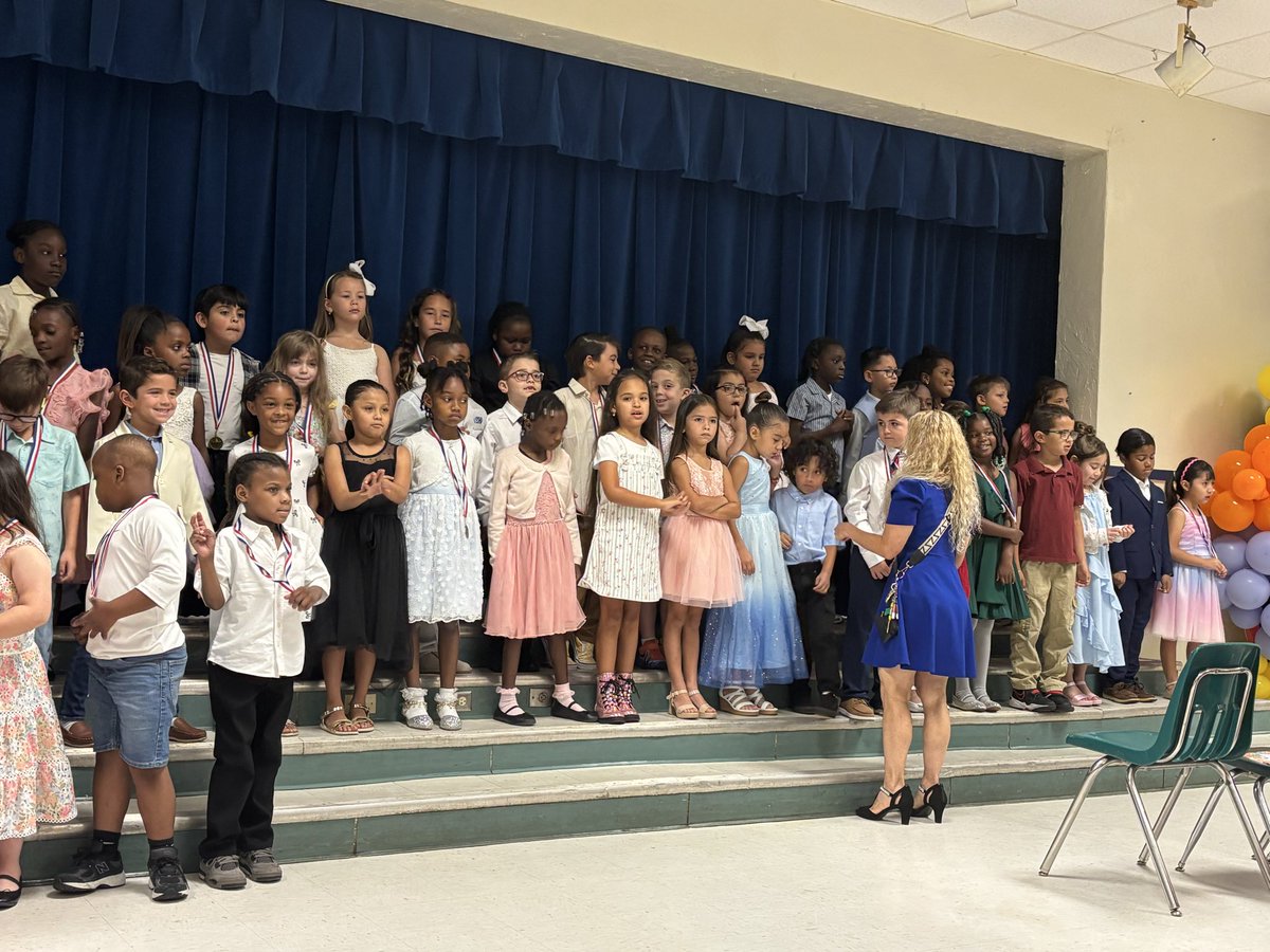 orr_ap's tweet photo. So proud of our first grade scholars. They are ready to glow and grow in second grade! @DirMWS @BCPSNorthRegion @BCPS_DeputySupt https://t.co/3aLi3vtIbe