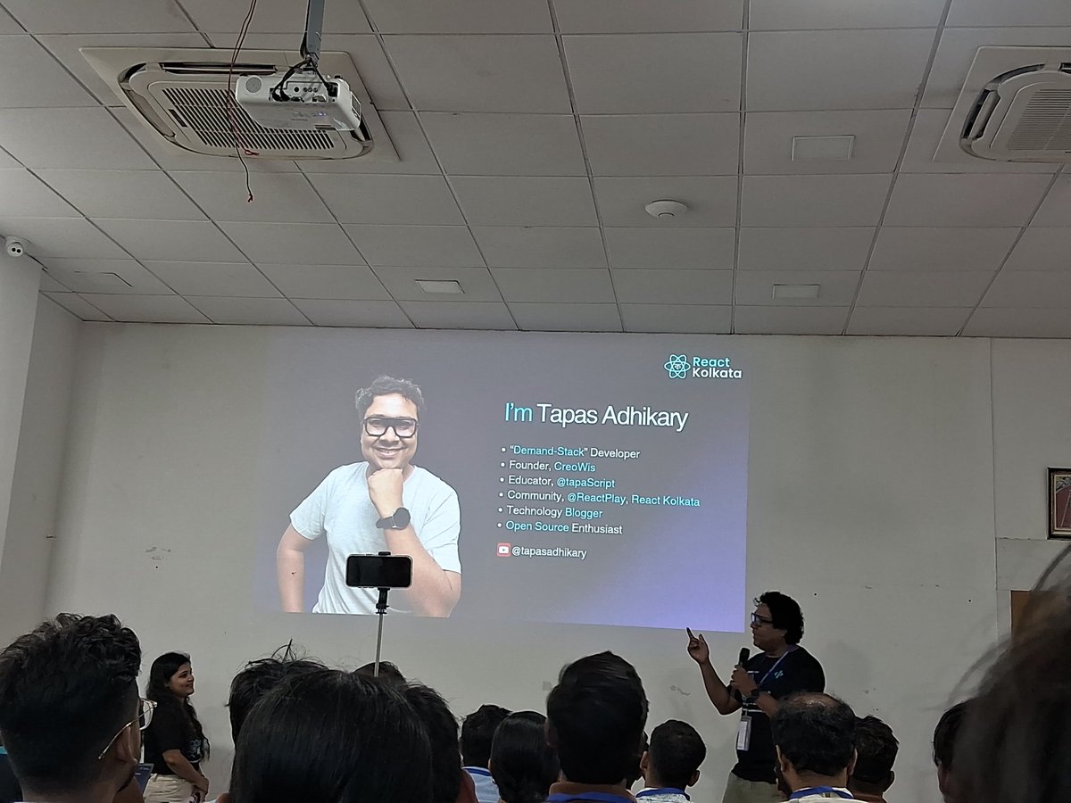 18Ritochit's tweet photo. Excited to attend the @reactkolkata Community offline event today!
Feels even more special knowing the event is sponsored by @mind_webs, where Iโm currently working as an SDE Intern. Looking forward to learning from the community and meeting amazing people!!!
#reactkol26 https://t.co/MMM9MgwdEN