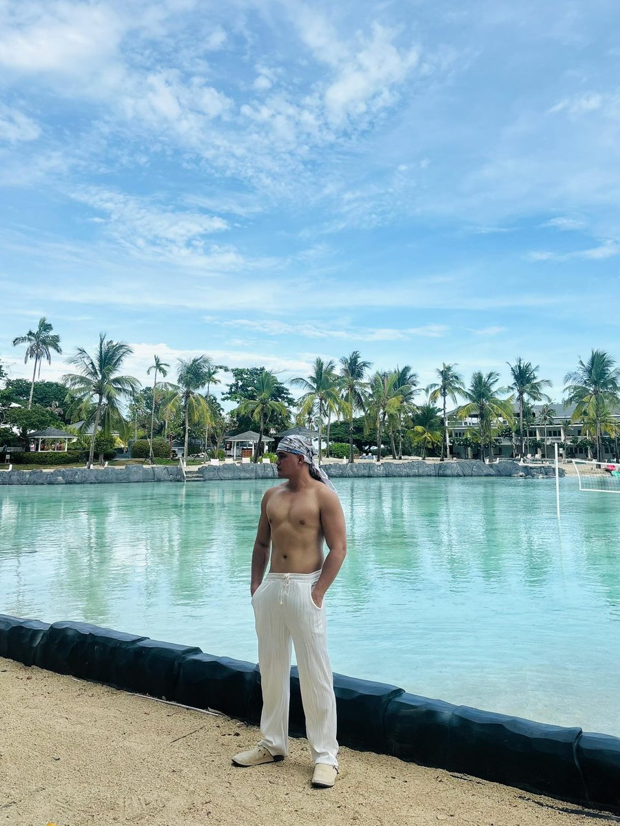 joeguerva's tweet photo. Summer hit different this year 🌴 https://t.co/tczROqcWZc