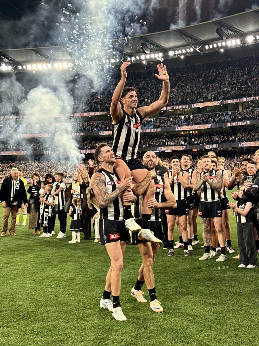 CollingwoodFC's tweet photo. CHAMP10N ⭐️ #SP433 https://t.co/AuYRuQFzT8