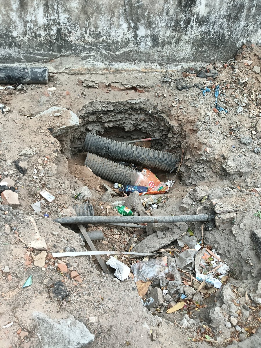 idhayakani's tweet photo. @chennaicorp @CMOTamilnadu footpath damaged. Please fix it. https://t.co/rC5ilYdimm medavakkam tank road, ayanavaram. https://t.co/HXyQ9n7cnt