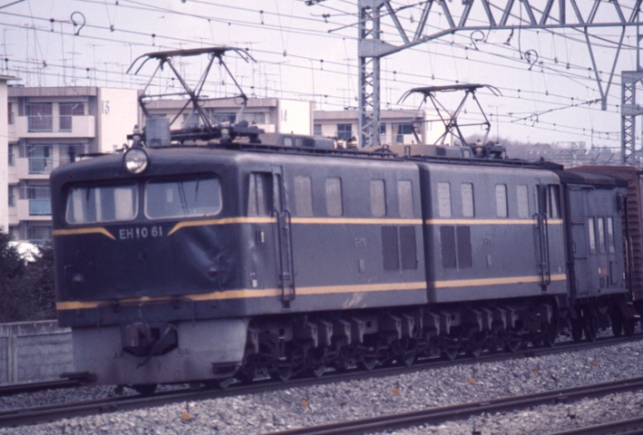 参考画像 EH10 61 1976年 戸塚 正面側面のえくぼに見えるのは何らかの