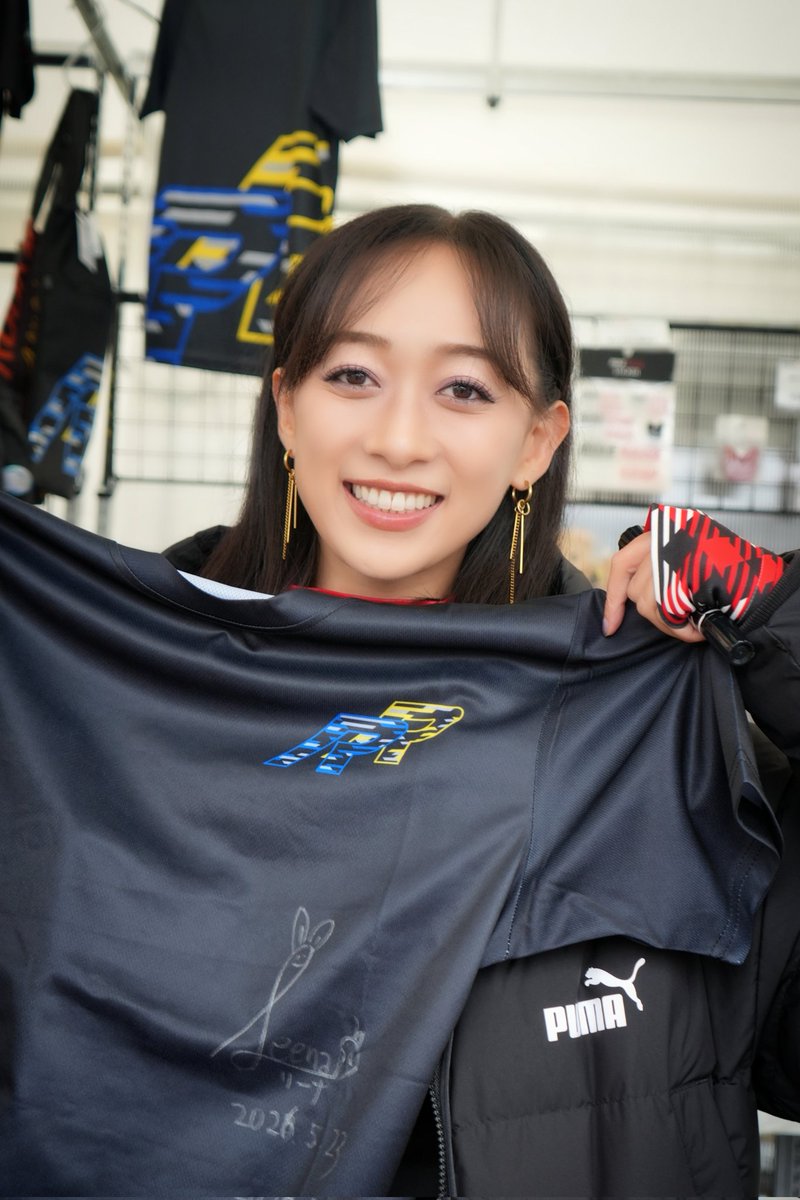 kohey390's tweet photo. 初SFとのことで🎉
そういえばS耐ではよく見てたけどSFでは見たことなかったなーと思い🤔
エッティにSF教えてもらってるらしい📝
ありがとう🙏
#李梨衣名 #Leena
#SFormula #SF
#鈴鹿サーキット https://t.co/43CqFVyeFA