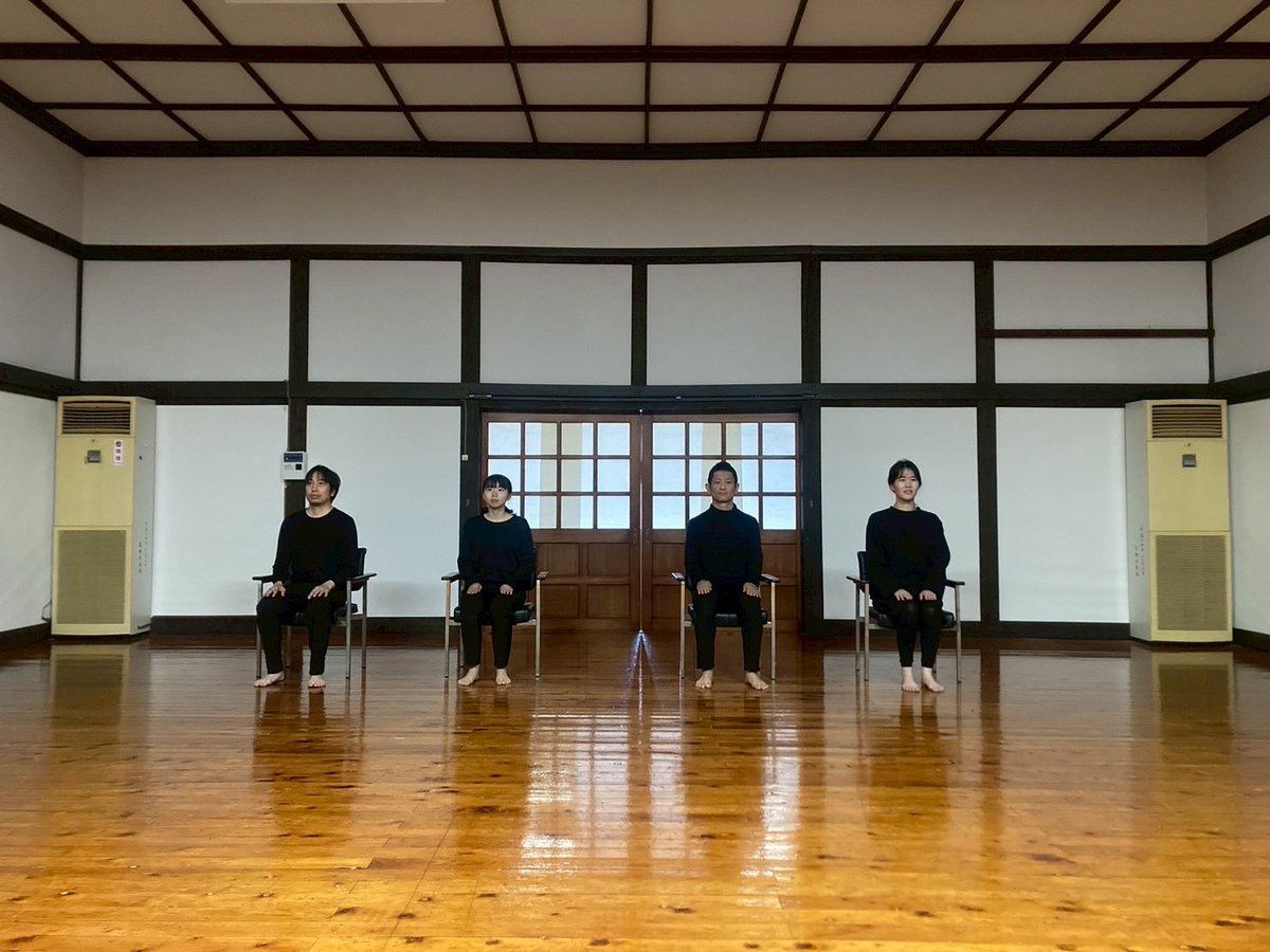 on_ichi's tweet photo. 《プレイバックシアターとは》
観客の語る出来事を俳優が即興で演じ返す演劇です。語る人、見る人、演じる人がひとつの場を共有しながら、物語を立ち上げていきます。

《ゆめみるきかい》
香港演劇祭STBD招聘、HIROSHIMA演劇祭参加、など、さまざまな場所・人・テーマで上演を行ってきました。 https://t.co/Gr14vPTTNj