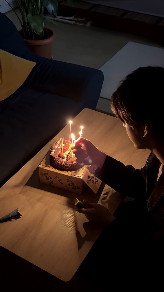 cloudten_member's tweet photo. こんばんわ〜
福間しんです🐻‍❄️🌟

この前しゅうとの誕生日をお祝いしまし��🎉
美味しいもん食べて、ゲームして、最高に笑った1日でした！
優しくてオモロいしゅうとに何度助けられたことか、、🥹
改めて誕生日おめでとう！

今週24日はラクーアでライブ！
みんな会いにきてね〜👀

#Cloudten #福間しん https://t.co/tnNMSRMgJB